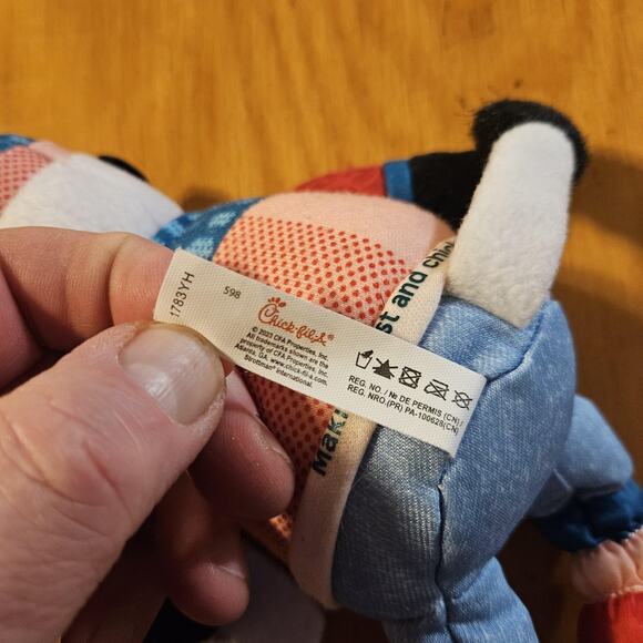 Chick-fil-A Holiday Cow Plush Stuffed Animal Toy Winter Shake 2023 Gift - Picture 9 of 10